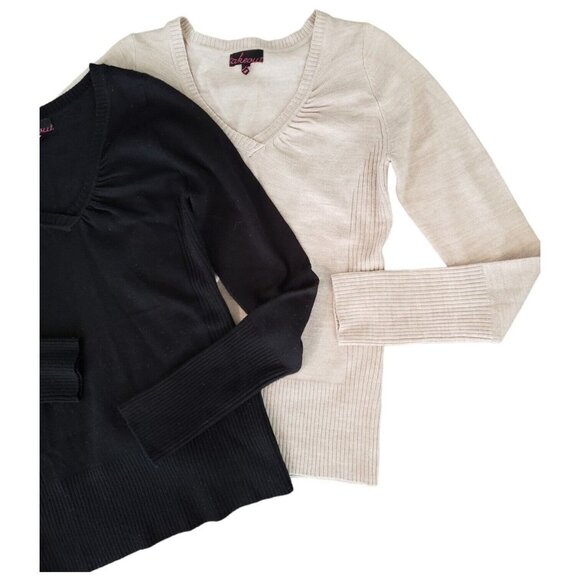🪻BOGO🪻 TAKEOUT Lot of 2 Juniors Sweaters - Size Medium (1 is NWOT) - Picture 3 of 10